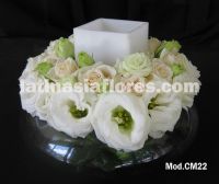 ivory roses and white lisianthus centerpiece