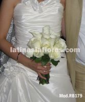 mexican calla lilies and white roses bouquet