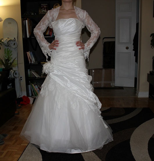 Beautiful Wedding Dress ObO size 8