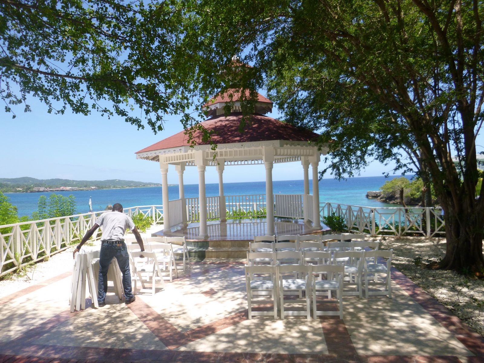 love the gazebo spot, I hated my wedding didn't happen there :(