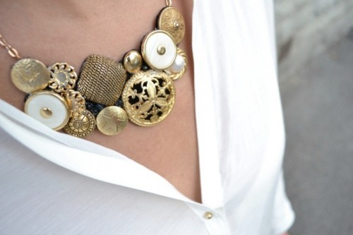 make a button necklace for yourself
