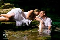 *
Cenote ledge kiss