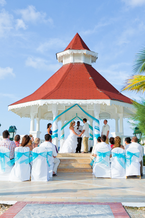 Any Gran Bahia Principe Runaway Bay Brides out there?