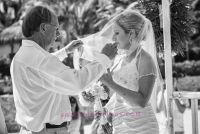 Beach destination wedding at Mayan Riviera, Mexico
Photography by Sarani E.
