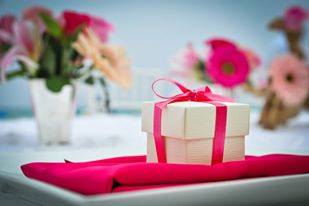 TIPS FOR BEST BEACH WEDDING FAVORS 