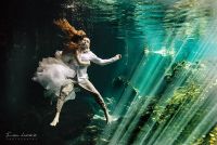 Sofia+Mike - Underwater trash the dress photographer - Ivan Luckie Photography-1.jpg