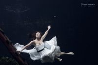 Eva Daniel    Underwater Trash The dress wedding photographer   Ivan LuckiePhotography