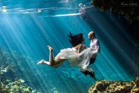 Noo+Tim - Underwater Trash the dress photographer - Ivan Luckie Photography.jpg