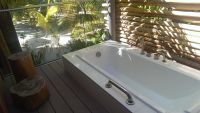 Brando outdoor bathtub