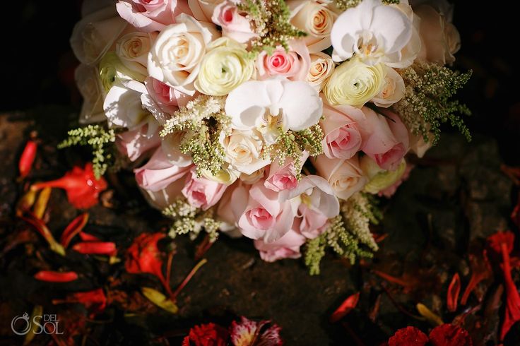 Bridal bouquets for destination weddings