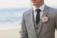 pink groom´s boutonniere