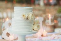Classy, white wedding cake