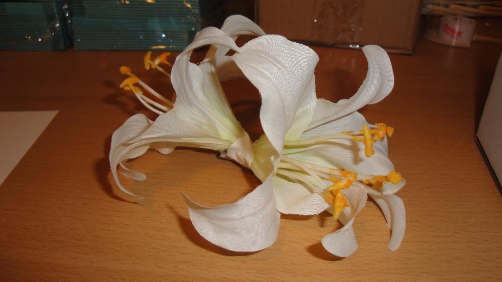 White Double-Lily Hair Flower