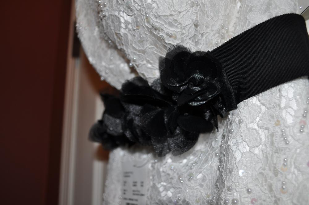 Vera Wang White Collection - Black flower sash