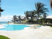 Main Pool, the view from the end is unbelieveable, nothing but ocean