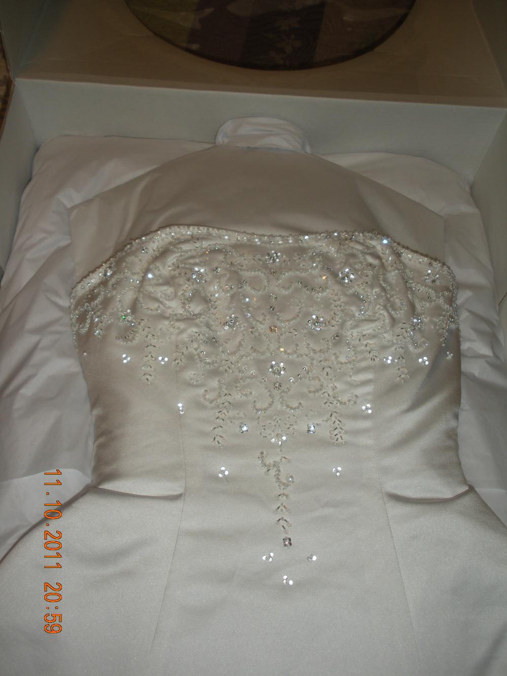 Size 8 wedding gown, David's Bridal style V8576