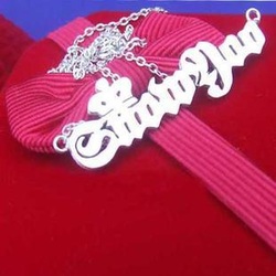 Silvery personalized name necklace