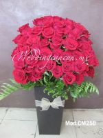 red roses wedding centerpiece