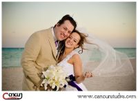 Sandos Playacar Destination Wedding photography by Cancun Studios
www.cancunstudios.com