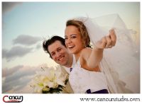 Sandos Playacar Destination Wedding photography by Cancun Studios
www.cancunstudios.com
