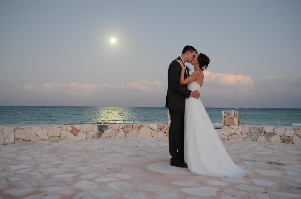 The beautfiul couple - Sarah and Ryan - Photos take by Photos in Cancun