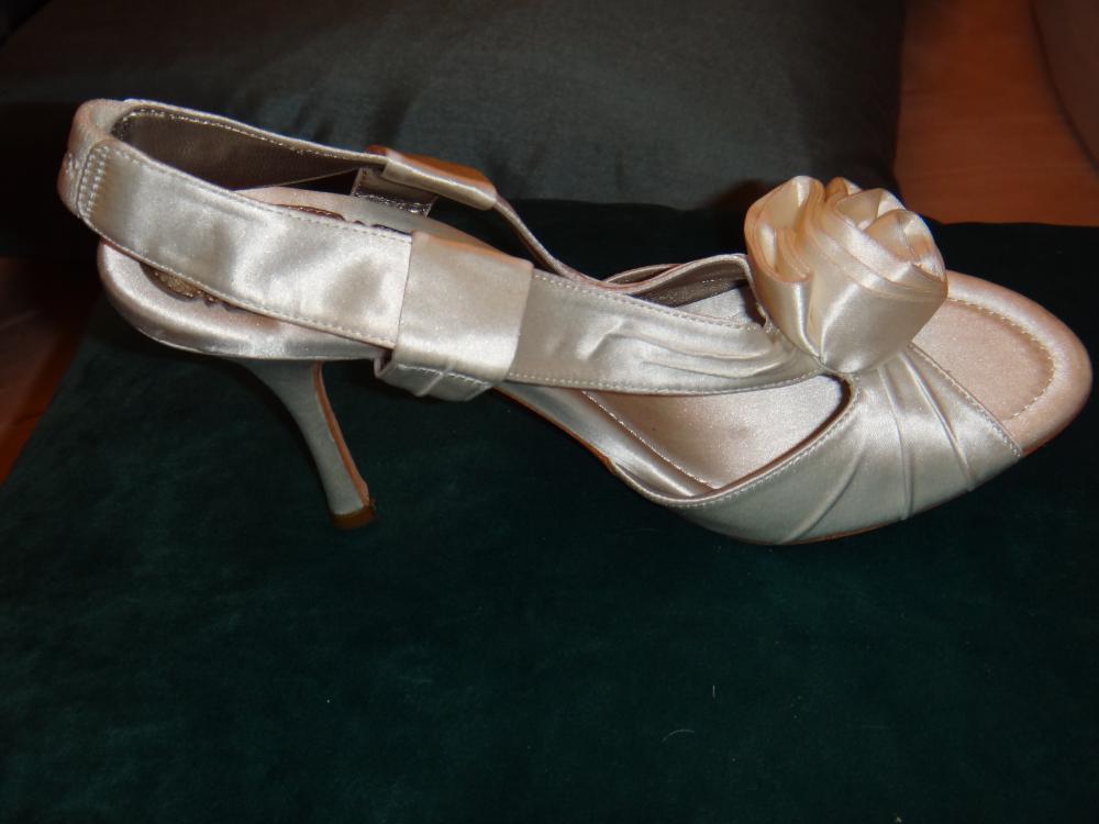 Max Studio Ivory Sandal- BRAND NEW, SEXY, GORGEOUS!