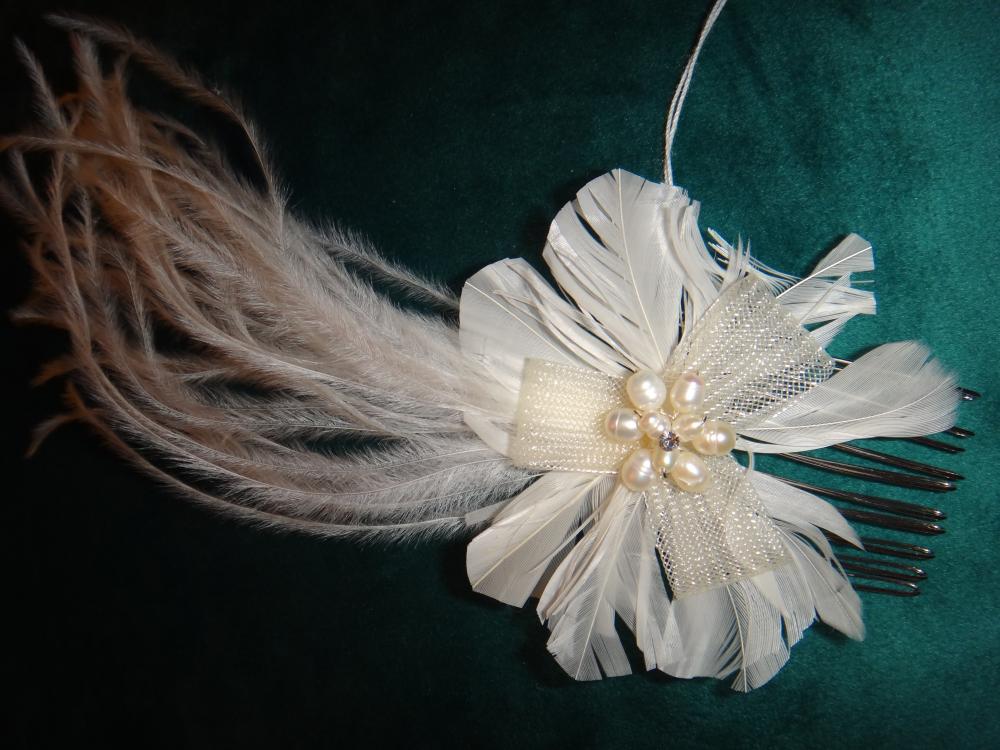 Gorgeous, feather and pearl, white HAIR COMB! Never worn!