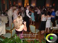 A guest in a wedding in a Rap... is good a funky of our DJ!
http://www.weddingdj.it
info@romadjpianobar.com