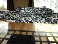 Damask table runners 
Quantity : 6

Price: $3.00 / each 