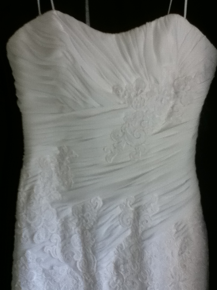 NEW WITH TAGS: Blue by Enzoani - Casablanca Gown (all lace, white, size 10)