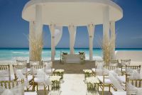 www.crystalwaterweddings.com Experienced travel agents who strongly value providing first class service and have a deep passion for destination weddings. 