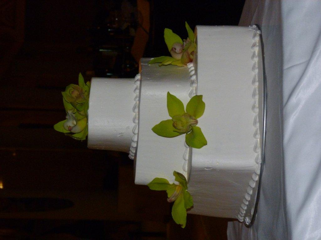 Post pics of your Wedding Cake!