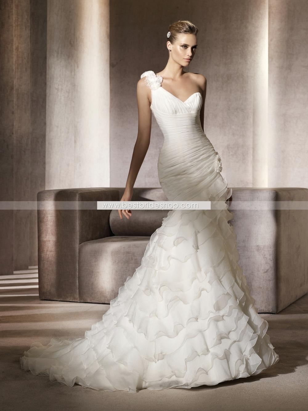 Pronovias ~ Fauna w/ stunning rhinestone belt